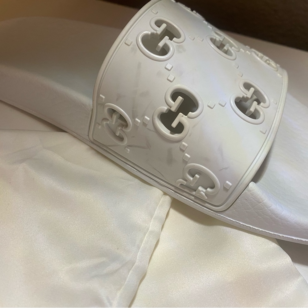 GUCCI Womens Rubber GG White Slides - Picture 8 of 11